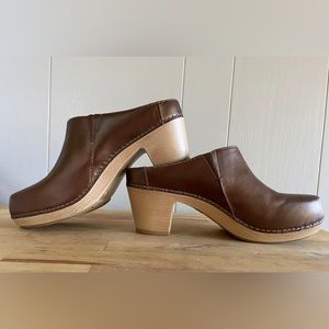 Dansko Abbie Mule in Bronze Metallic (39)